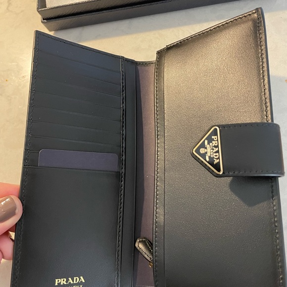 Authenticated Large Prada Wallet - Picture 6 of 12